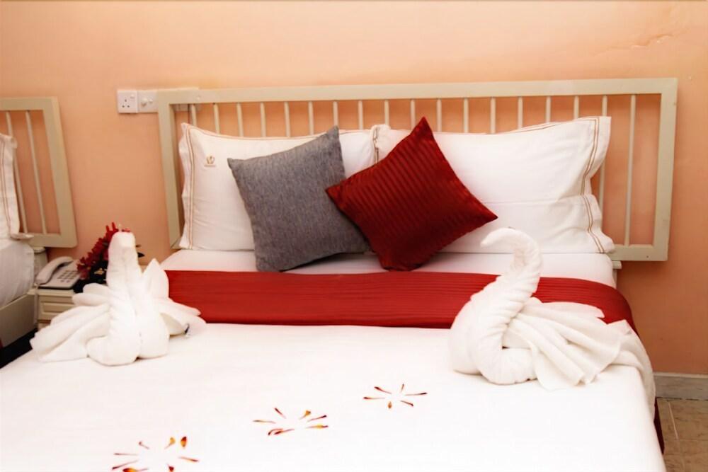 The Queensburry City Hotel Нувара-Елія Екстер'єр фото