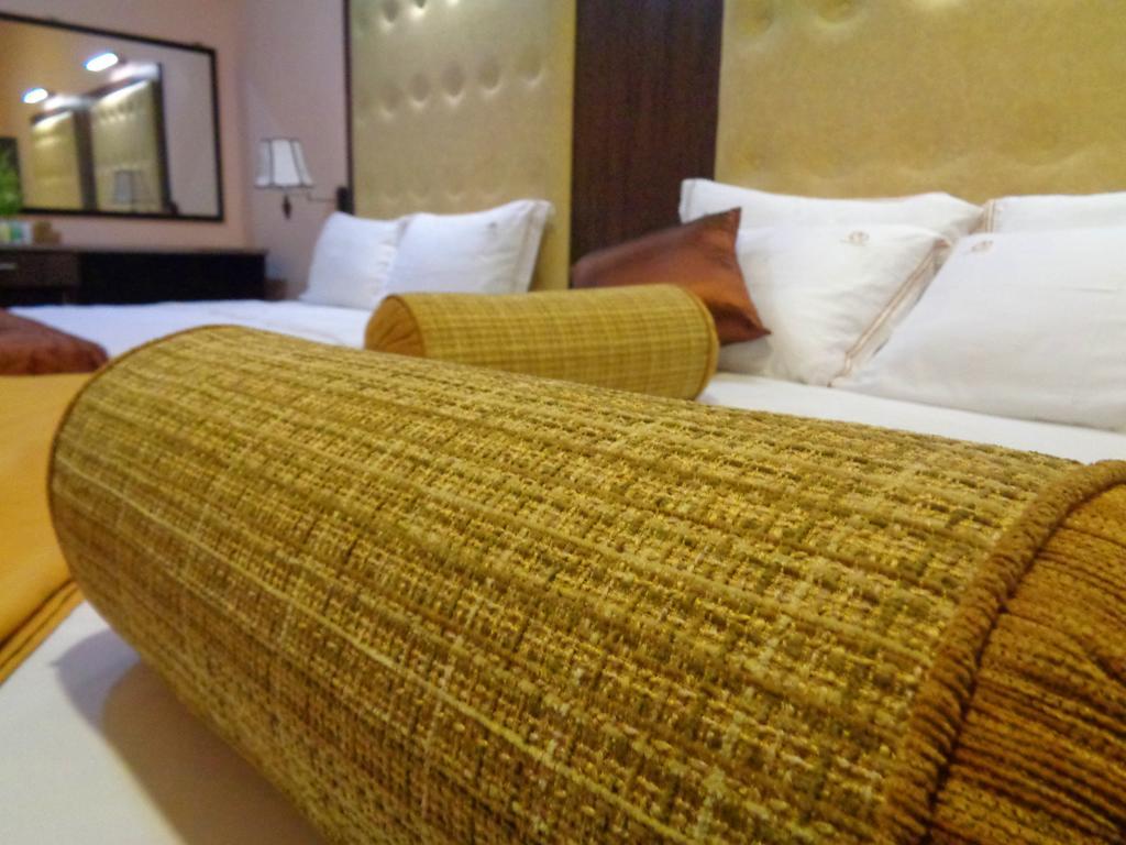 The Queensburry City Hotel Нувара-Елія Екстер'єр фото
