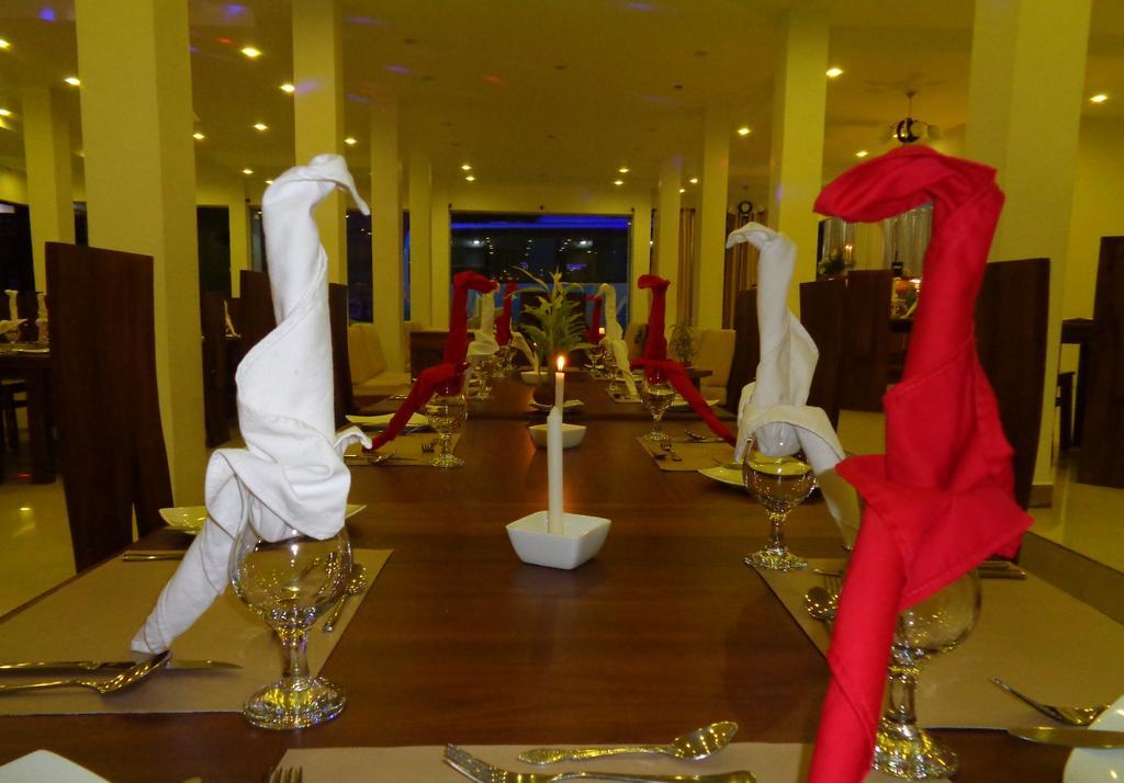 The Queensburry City Hotel Нувара-Елія Екстер'єр фото