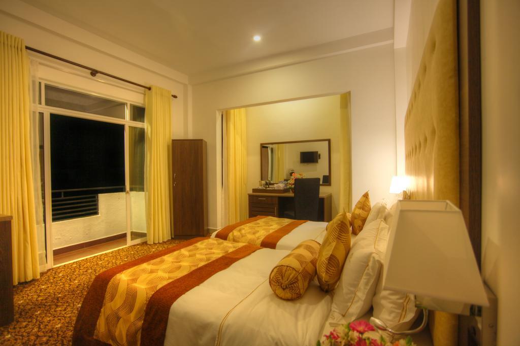 The Queensburry City Hotel Нувара-Елія Екстер'єр фото