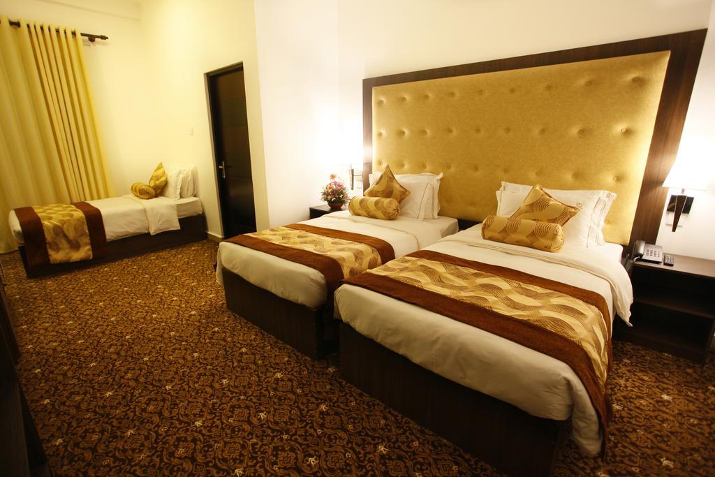 The Queensburry City Hotel Нувара-Елія Екстер'єр фото